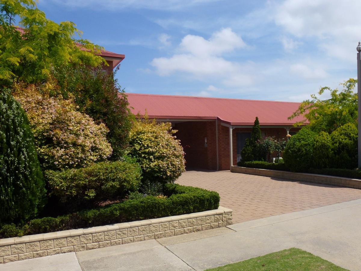 Colonial Motor Inn Bairnsdale Golden Chain Property Exterior foto