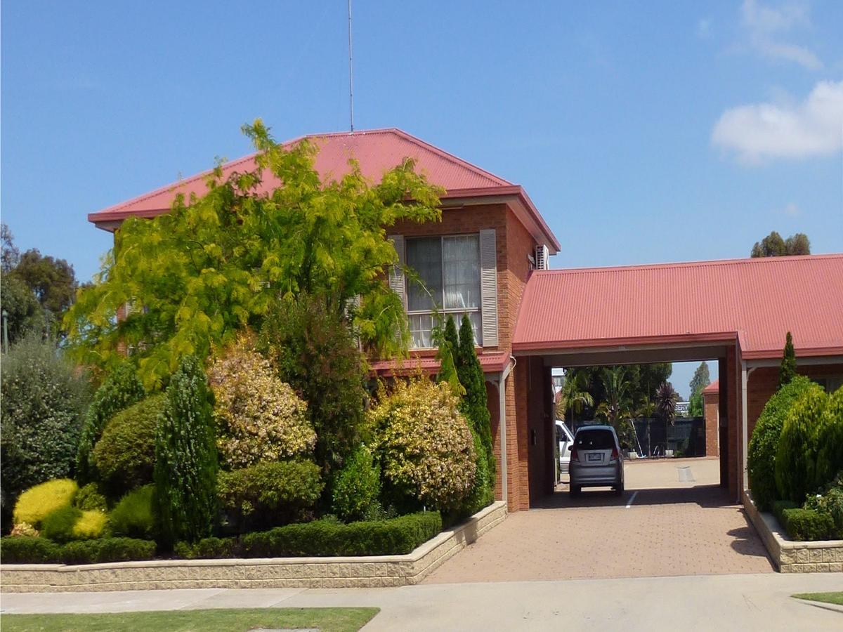 Colonial Motor Inn Bairnsdale Golden Chain Property Exterior foto
