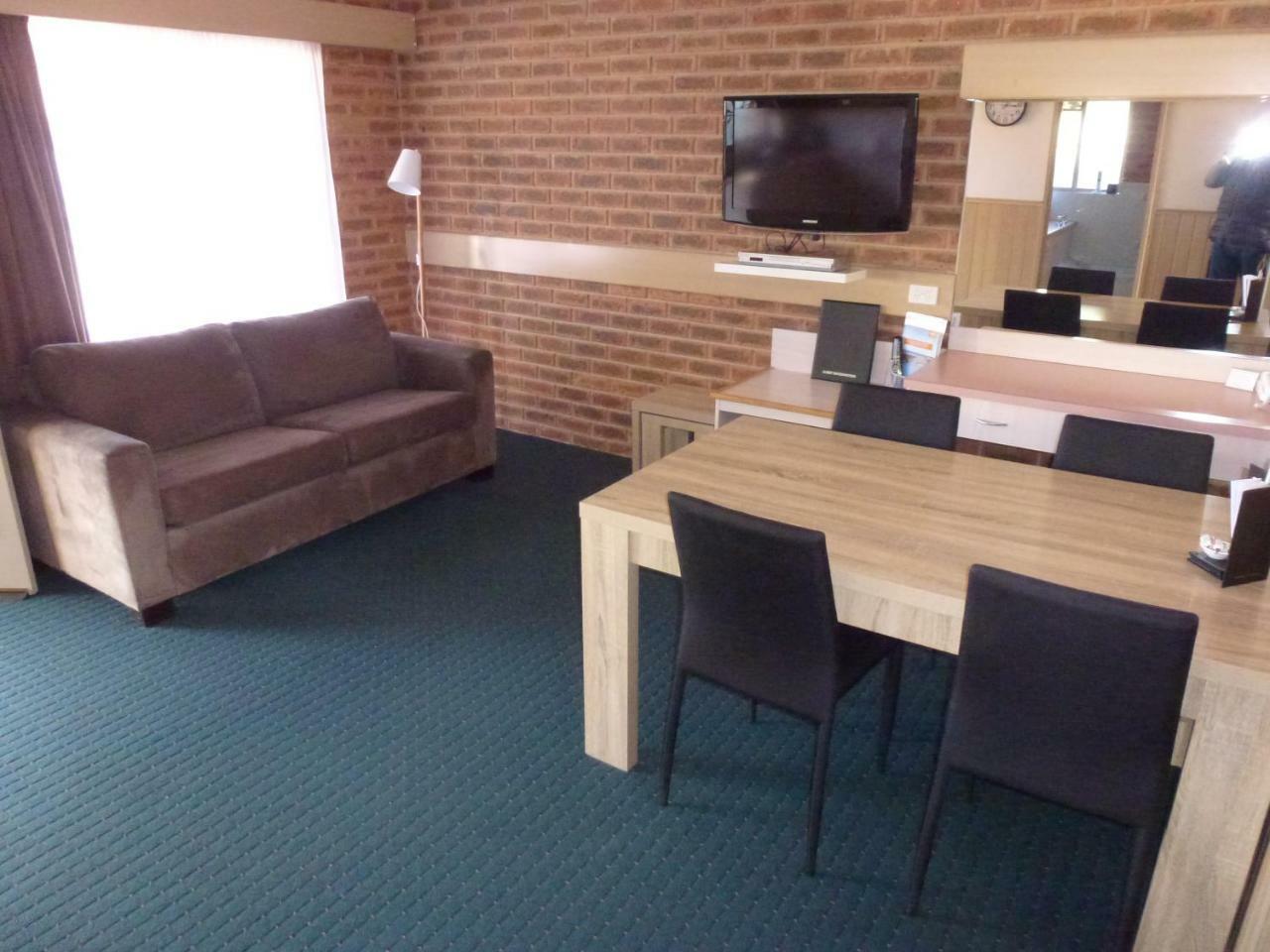 Colonial Motor Inn Bairnsdale Golden Chain Property Exterior foto