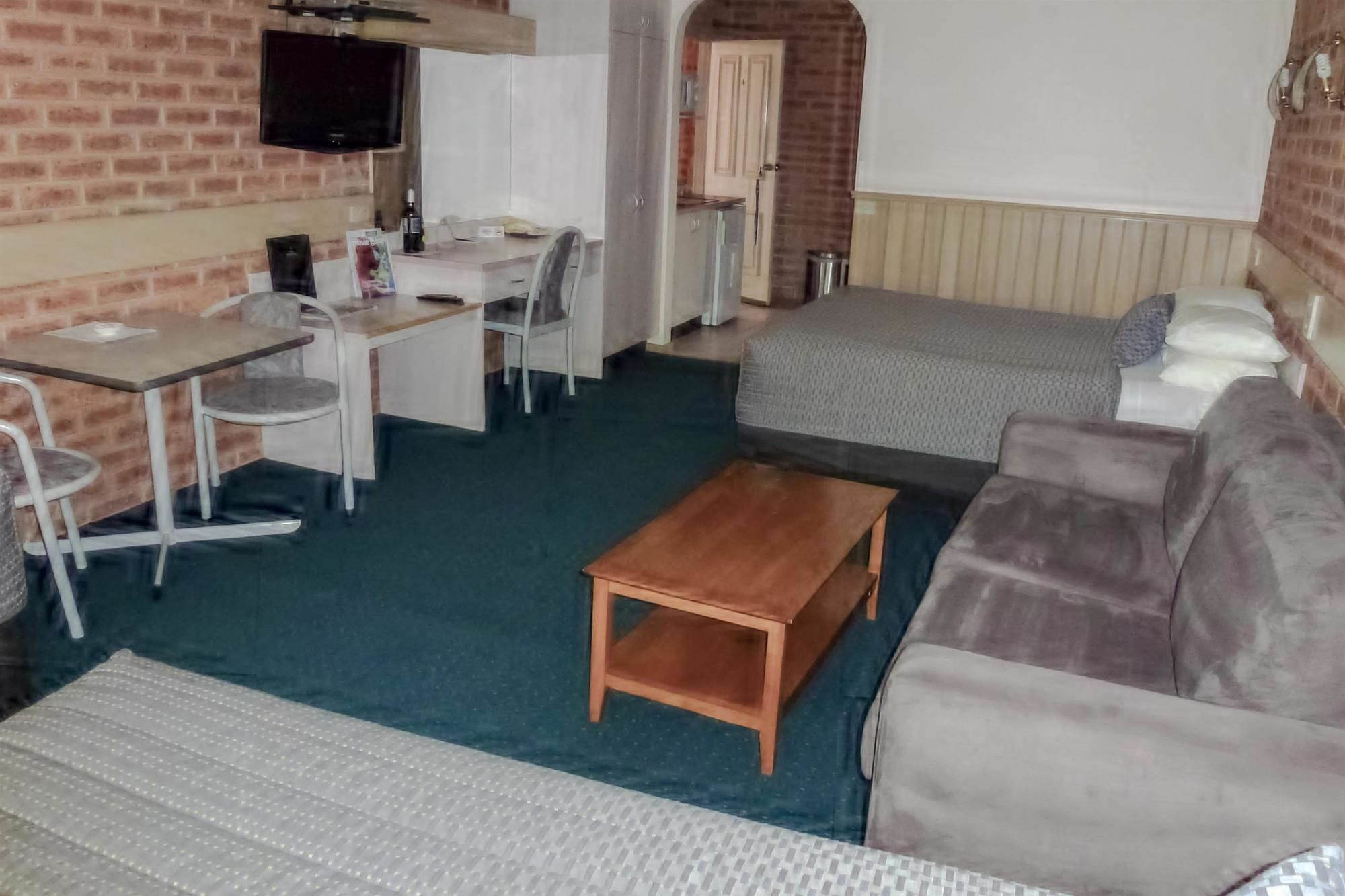 Colonial Motor Inn Bairnsdale Golden Chain Property Exterior foto